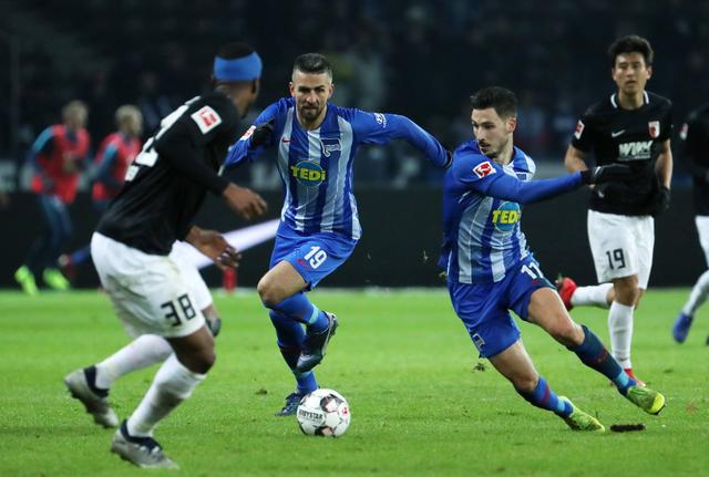 她始终坚持 她始终坚持